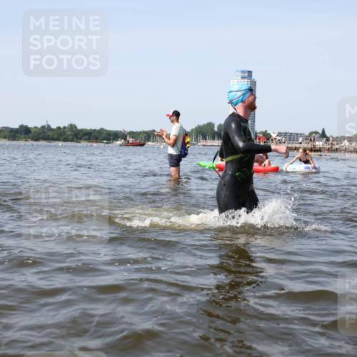 22.06.2025 - Viking Triathlon Michael Strokosch http://msf.ph/oto/8057246 22.06.2025 10:34:45 Schwimmen 17, 43, 77, 114, 161, 247, 284, 323, 341, 434, 550 meine-sportfotos.de
