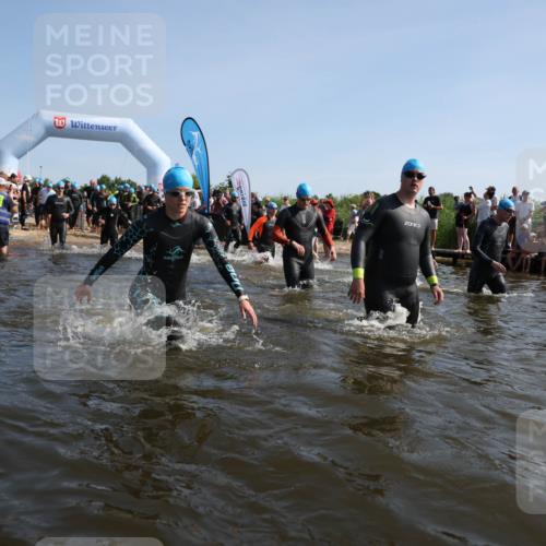 22.06.2025 - Viking Triathlon Michael Strokosch http://msf.ph/oto/8057247 22.06.2025 10:08:31 Schwimmen 48, 69, 71, 97, 166, 246, 319, 357, 360, 472, 481, 490, 499, 518, 542 meine-sportfotos.de