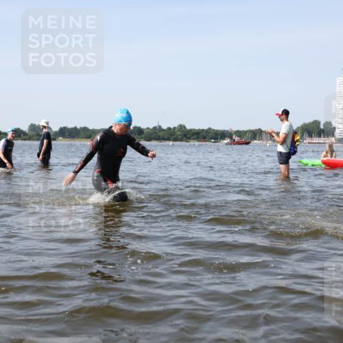 22.06.2025 - Viking Triathlon Michael Strokosch http://msf.ph/oto/8057252 22.06.2025 10:34:46 Schwimmen 17, 43, 77, 114, 161, 247, 284, 323, 341, 434, 550 meine-sportfotos.de