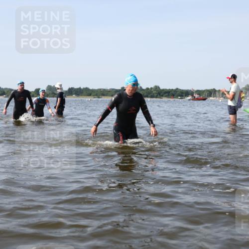22.06.2025 - Viking Triathlon Michael Strokosch http://msf.ph/oto/8057254 22.06.2025 10:34:46 Schwimmen 17, 43, 77, 114, 161, 247, 284, 323, 341, 434, 550 meine-sportfotos.de