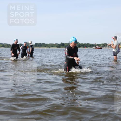 22.06.2025 - Viking Triathlon Michael Strokosch http://msf.ph/oto/8057257 22.06.2025 10:34:47 Schwimmen 17, 43, 77, 114, 161, 247, 284, 323, 341, 434, 550 meine-sportfotos.de