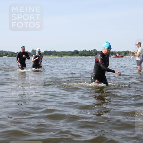 22.06.2025 - Viking Triathlon Michael Strokosch http://msf.ph/oto/8057259 22.06.2025 10:34:47 Schwimmen 17, 43, 77, 114, 161, 247, 284, 323, 341, 434, 550 meine-sportfotos.de