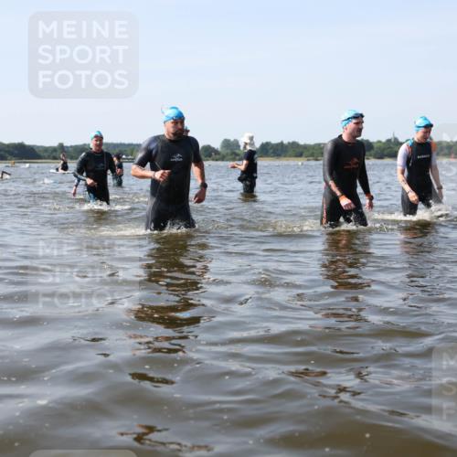 22.06.2025 - Viking Triathlon Michael Strokosch http://msf.ph/oto/8057279 22.06.2025 10:34:50 Schwimmen 17, 43, 77, 114, 161, 284, 323, 434, 475, 548, 550 meine-sportfotos.de