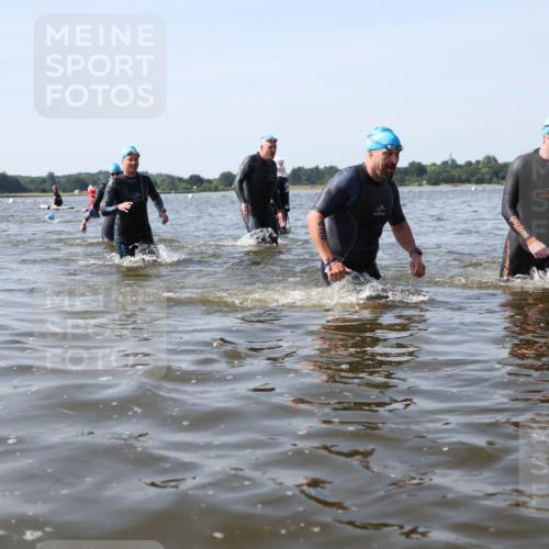 22.06.2025 - Viking Triathlon Michael Strokosch http://msf.ph/oto/8057288 22.06.2025 10:34:52 Schwimmen 17, 43, 77, 114, 161, 284, 323, 434, 475, 495, 548, 550 meine-sportfotos.de