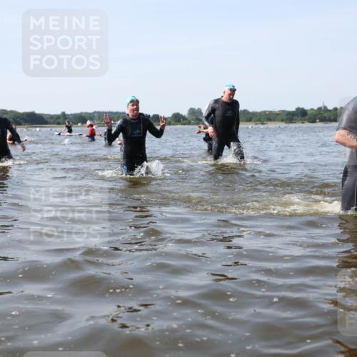 22.06.2025 - Viking Triathlon Michael Strokosch http://msf.ph/oto/8057296 22.06.2025 10:34:53 Schwimmen 17, 43, 77, 114, 161, 323, 434, 475, 495, 548, 550 meine-sportfotos.de