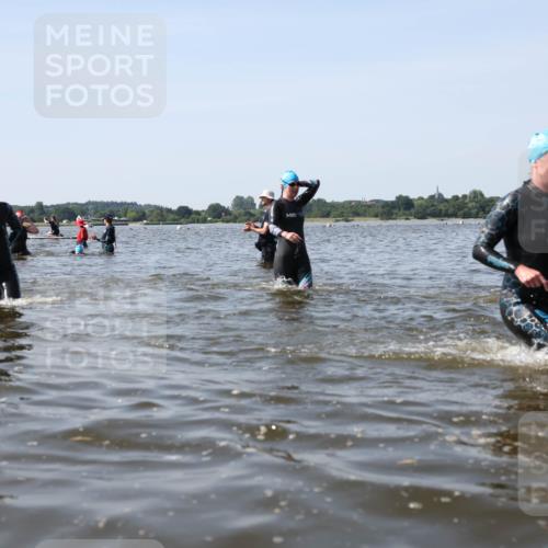 22.06.2025 - Viking Triathlon Michael Strokosch http://msf.ph/oto/8057321 22.06.2025 10:34:56 Schwimmen 17, 43, 77, 161, 434, 475, 495, 548, 660 meine-sportfotos.de