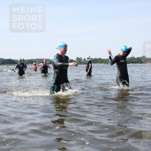 22.06.2025 - Viking Triathlon Michael Strokosch http://msf.ph/oto/8057335 22.06.2025 10:34:58 Schwimmen 17, 43, 77, 157, 161, 434, 475, 495, 548, 660 meine-sportfotos.de