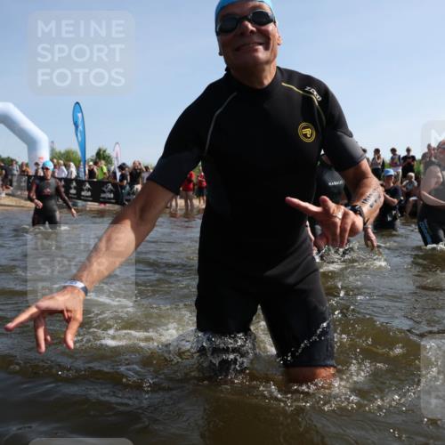 22.06.2025 - Viking Triathlon Michael Strokosch http://msf.ph/oto/8057339 22.06.2025 10:08:59 Schwimmen 405 meine-sportfotos.de