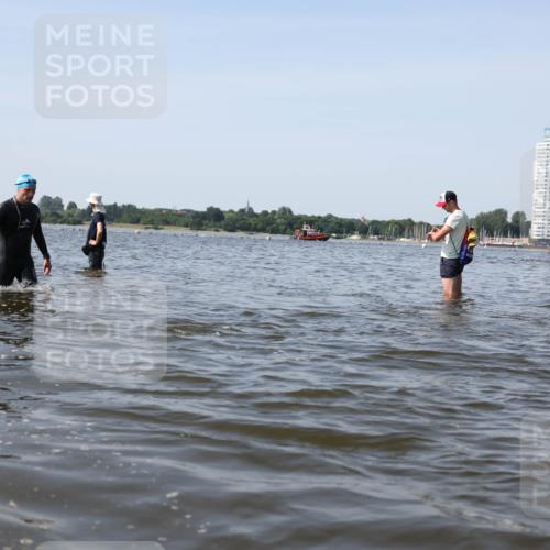 22.06.2025 - Viking Triathlon Michael Strokosch http://msf.ph/oto/8057370 22.06.2025 10:35:12 Schwimmen 139, 157, 204, 296, 365, 495, 508, 632, 660 meine-sportfotos.de
