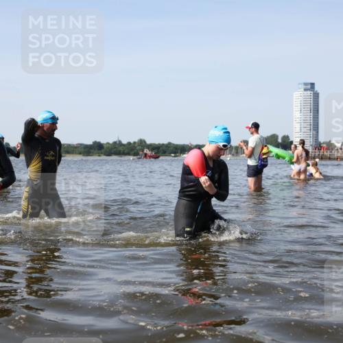 22.06.2025 - Viking Triathlon Michael Strokosch http://msf.ph/oto/8057421 22.06.2025 10:35:25 Schwimmen 107, 127, 204, 296, 320, 365, 395, 415, 482, 508, 632 meine-sportfotos.de