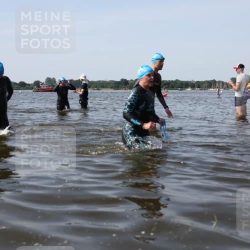 22.06.2025 - Viking Triathlon Michael Strokosch http://msf.ph/oto/8057432 22.06.2025 10:38:16 Schwimmen 61, 72, 89, 191, 209, 269, 447, 509, 535, 662 meine-sportfotos.de