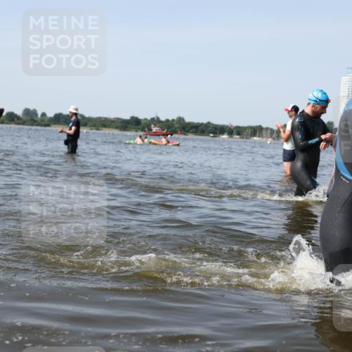 22.06.2025 - Viking Triathlon Michael Strokosch http://msf.ph/oto/8057539 22.06.2025 10:35:54 Schwimmen 19, 265, 313, 377, 448, 552, 636 meine-sportfotos.de