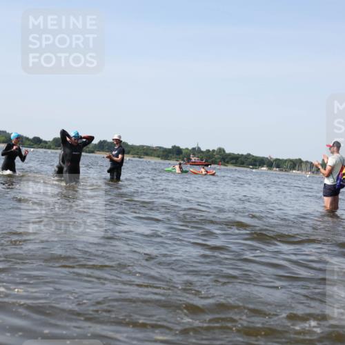 22.06.2025 - Viking Triathlon Michael Strokosch http://msf.ph/oto/8057541 22.06.2025 10:35:55 Schwimmen 19, 265, 313, 377, 448, 552, 636 meine-sportfotos.de