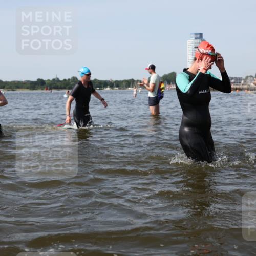 22.06.2025 - Viking Triathlon Michael Strokosch http://msf.ph/oto/8057558 22.06.2025 10:38:35 Schwimmen 22, 85, 156, 164, 215, 269, 315, 327, 398, 419, 428, 509, 535, 601, 603, 659 meine-sportfotos.de