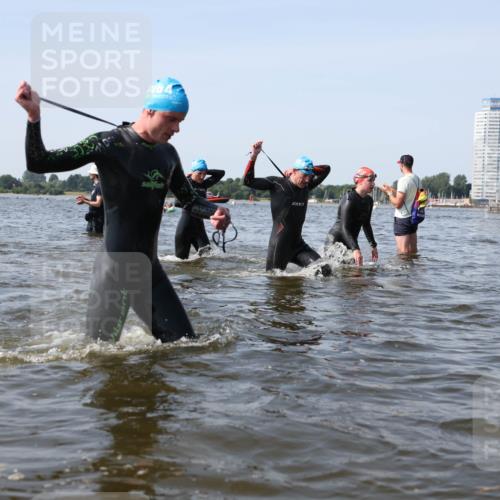 22.06.2025 - Viking Triathlon Michael Strokosch http://msf.ph/oto/8057559 22.06.2025 10:36:00 Schwimmen 19, 265, 313, 377, 448, 552, 636 meine-sportfotos.de