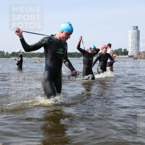 22.06.2025 - Viking Triathlon Michael Strokosch http://msf.ph/oto/8057563 22.06.2025 10:36:00 Schwimmen 19, 265, 313, 377, 448, 552, 636 meine-sportfotos.de