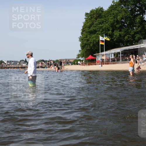 22.06.2025 - Viking Triathlon Michael Strokosch http://msf.ph/oto/8057583 22.06.2025 10:38:41 Schwimmen 22, 85, 135, 156, 164, 211, 215, 315, 327, 419, 601, 603, 659 meine-sportfotos.de