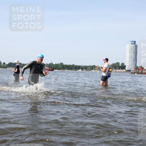 22.06.2025 - Viking Triathlon Michael Strokosch http://msf.ph/oto/8057584 22.06.2025 10:36:03 Schwimmen 19, 265, 313, 377, 448, 552, 636 meine-sportfotos.de