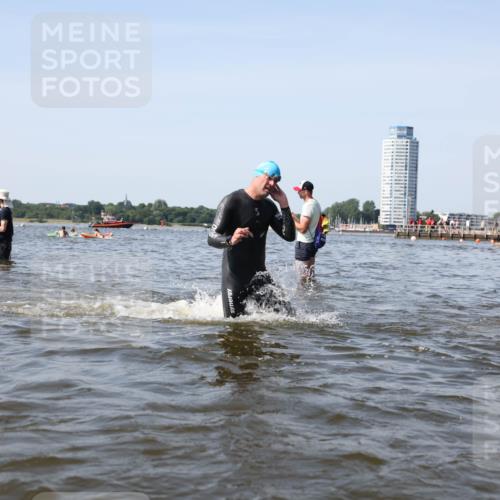 22.06.2025 - Viking Triathlon Michael Strokosch http://msf.ph/oto/8057592 22.06.2025 10:36:04 Schwimmen 19, 265, 313, 377, 448, 636 meine-sportfotos.de