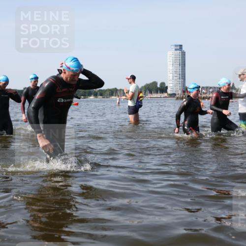 22.06.2025 - Viking Triathlon Michael Strokosch http://msf.ph/oto/8057631 22.06.2025 10:38:52 Schwimmen 26, 40, 57, 135, 164, 181, 185, 210, 211, 315, 327, 336, 408, 416, 451 meine-sportfotos.de