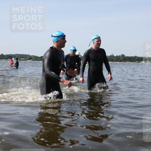 22.06.2025 - Viking Triathlon Michael Strokosch http://msf.ph/oto/8057633 22.06.2025 10:36:16 Schwimmen 88, 101, 334, 407 meine-sportfotos.de