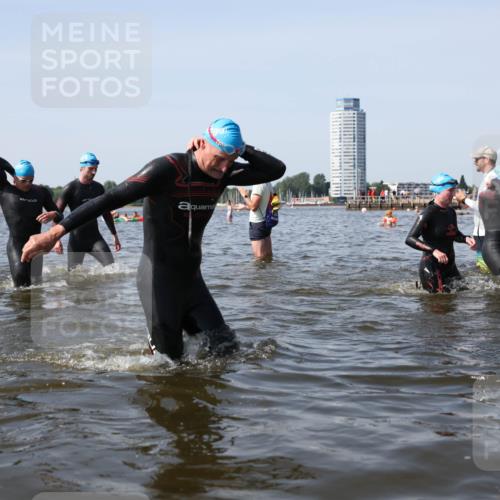 22.06.2025 - Viking Triathlon Michael Strokosch http://msf.ph/oto/8057634 22.06.2025 10:38:52 Schwimmen 26, 40, 57, 135, 164, 181, 185, 210, 211, 315, 327, 336, 408, 416, 451 meine-sportfotos.de