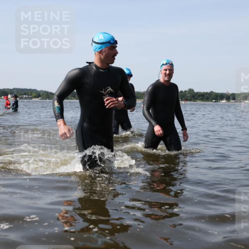 22.06.2025 - Viking Triathlon Michael Strokosch http://msf.ph/oto/8057635 22.06.2025 10:36:16 Schwimmen 88, 101, 334, 407 meine-sportfotos.de