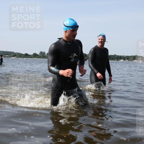 22.06.2025 - Viking Triathlon Michael Strokosch http://msf.ph/oto/8057637 22.06.2025 10:36:17 Schwimmen 88, 101, 334, 407 meine-sportfotos.de