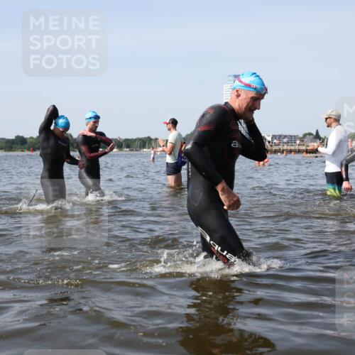 22.06.2025 - Viking Triathlon Michael Strokosch http://msf.ph/oto/8057639 22.06.2025 10:38:53 Schwimmen 26, 40, 57, 135, 164, 181, 185, 210, 211, 315, 327, 336, 408, 416, 451 meine-sportfotos.de