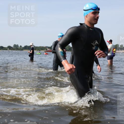 22.06.2025 - Viking Triathlon Michael Strokosch http://msf.ph/oto/8057643 22.06.2025 10:36:17 Schwimmen 88, 101, 334, 407 meine-sportfotos.de
