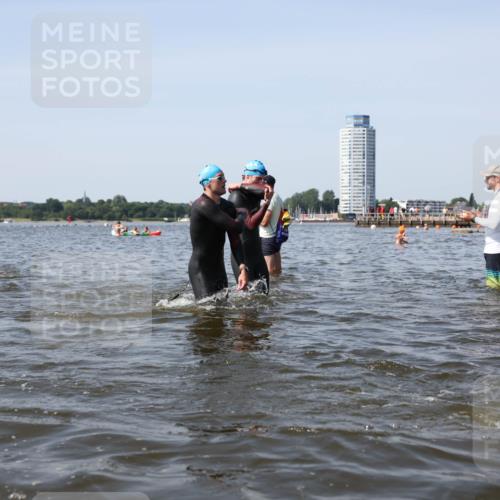 22.06.2025 - Viking Triathlon Michael Strokosch http://msf.ph/oto/8057645 22.06.2025 10:38:54 Schwimmen 26, 40, 57, 135, 148, 164, 181, 185, 210, 211, 315, 327, 336, 408, 416, 451 meine-sportfotos.de