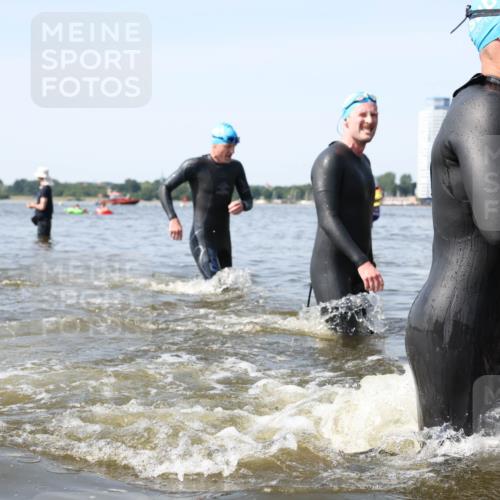 22.06.2025 - Viking Triathlon Michael Strokosch http://msf.ph/oto/8057646 22.06.2025 10:36:18 Schwimmen 88, 101, 334, 407 meine-sportfotos.de