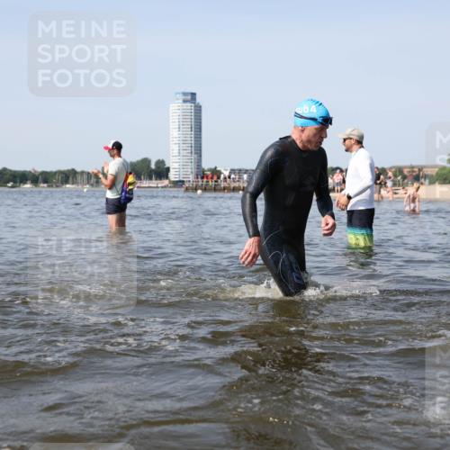 22.06.2025 - Viking Triathlon Michael Strokosch http://msf.ph/oto/8057652 22.06.2025 10:36:20 Schwimmen 42, 88, 101, 334, 407 meine-sportfotos.de