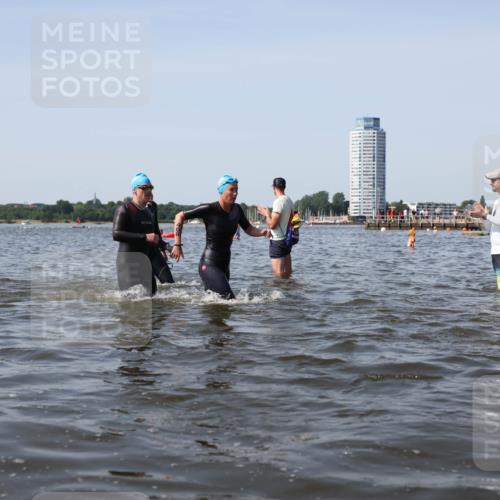 22.06.2025 - Viking Triathlon Michael Strokosch http://msf.ph/oto/8057657 22.06.2025 10:38:57 Schwimmen 26, 40, 57, 79, 135, 148, 181, 185, 210, 211, 336, 408, 416, 451, 654 meine-sportfotos.de