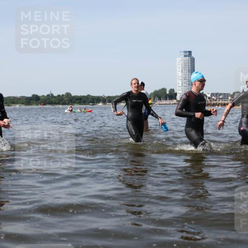 22.06.2025 - Viking Triathlon Michael Strokosch http://msf.ph/oto/8057668 22.06.2025 10:38:59 Schwimmen 26, 40, 57, 79, 135, 148, 181, 185, 210, 211, 336, 351, 408, 416, 451, 654 meine-sportfotos.de