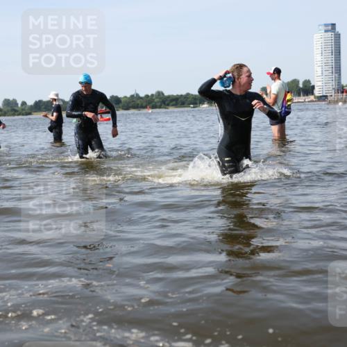 22.06.2025 - Viking Triathlon Michael Strokosch http://msf.ph/oto/8057669 22.06.2025 10:36:26 Schwimmen 42, 88, 101, 232, 251, 334, 407 meine-sportfotos.de