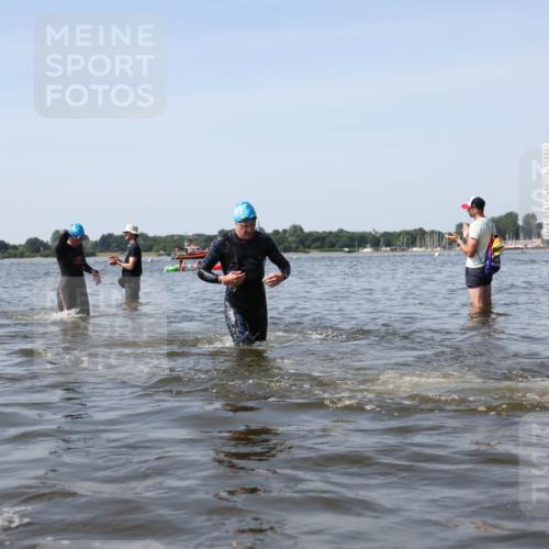 22.06.2025 - Viking Triathlon Michael Strokosch http://msf.ph/oto/8057673 22.06.2025 10:36:27 Schwimmen 42, 88, 101, 232, 251, 334 meine-sportfotos.de