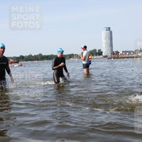 22.06.2025 - Viking Triathlon Michael Strokosch http://msf.ph/oto/8057680 22.06.2025 10:36:31 Schwimmen 42, 88, 101, 232, 251, 332 meine-sportfotos.de