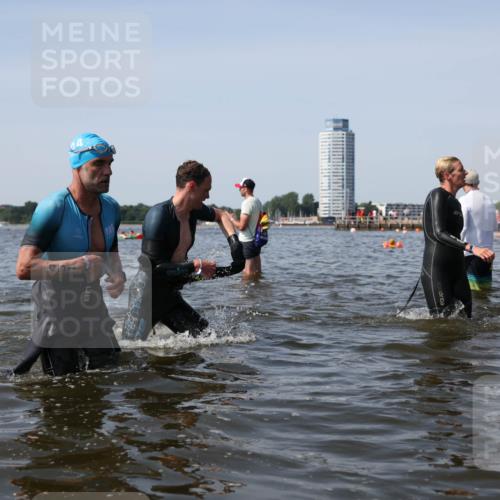 22.06.2025 - Viking Triathlon Michael Strokosch http://msf.ph/oto/8057681 22.06.2025 10:39:01 Schwimmen 26, 40, 57, 79, 148, 181, 185, 210, 211, 295, 336, 351, 408, 416, 451, 654 meine-sportfotos.de