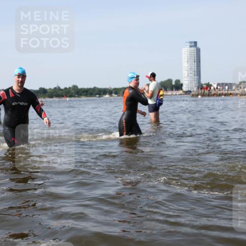 22.06.2025 - Viking Triathlon Michael Strokosch http://msf.ph/oto/8057682 22.06.2025 10:36:31 Schwimmen 42, 88, 101, 232, 251, 332 meine-sportfotos.de