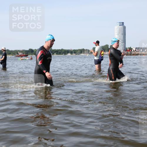 22.06.2025 - Viking Triathlon Michael Strokosch http://msf.ph/oto/8057686 22.06.2025 10:36:32 Schwimmen 42, 88, 232, 251, 332 meine-sportfotos.de
