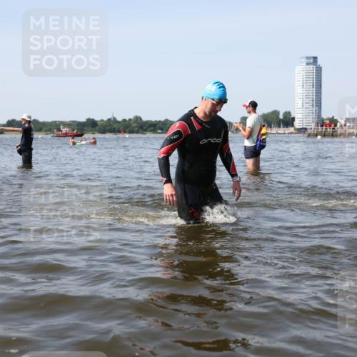 22.06.2025 - Viking Triathlon Michael Strokosch http://msf.ph/oto/8057689 22.06.2025 10:36:32 Schwimmen 42, 88, 232, 251, 332 meine-sportfotos.de
