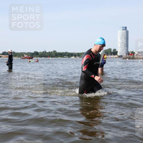 22.06.2025 - Viking Triathlon Michael Strokosch http://msf.ph/oto/8057691 22.06.2025 10:36:33 Schwimmen 42, 88, 232, 251, 332 meine-sportfotos.de