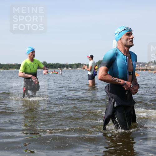 22.06.2025 - Viking Triathlon Michael Strokosch http://msf.ph/oto/8057695 22.06.2025 10:39:02 Schwimmen 26, 40, 57, 79, 148, 181, 185, 210, 295, 336, 351, 408, 416, 451, 654 meine-sportfotos.de