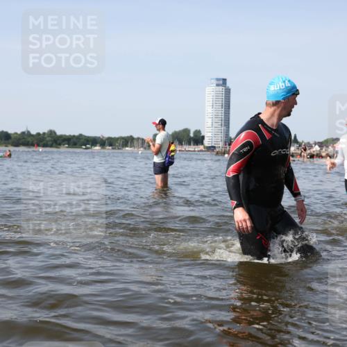 22.06.2025 - Viking Triathlon Michael Strokosch http://msf.ph/oto/8057696 22.06.2025 10:36:34 Schwimmen 42, 88, 232, 251, 332 meine-sportfotos.de