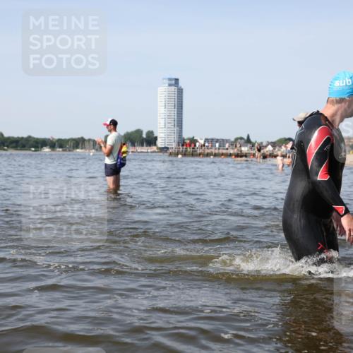 22.06.2025 - Viking Triathlon Michael Strokosch http://msf.ph/oto/8057699 22.06.2025 10:36:34 Schwimmen 42, 88, 232, 251, 332 meine-sportfotos.de
