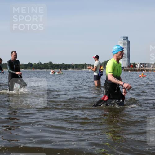 22.06.2025 - Viking Triathlon Michael Strokosch http://msf.ph/oto/8057706 22.06.2025 10:39:04 Schwimmen 26, 40, 57, 79, 148, 181, 185, 210, 295, 351, 408, 416, 451, 654 meine-sportfotos.de