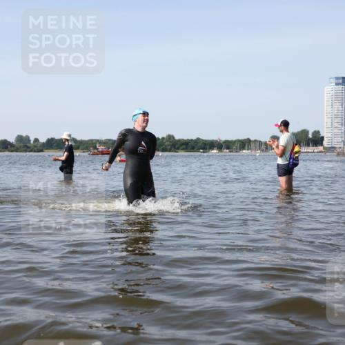 22.06.2025 - Viking Triathlon Michael Strokosch http://msf.ph/oto/8057707 22.06.2025 10:36:38 Schwimmen 42, 232, 251, 332 meine-sportfotos.de