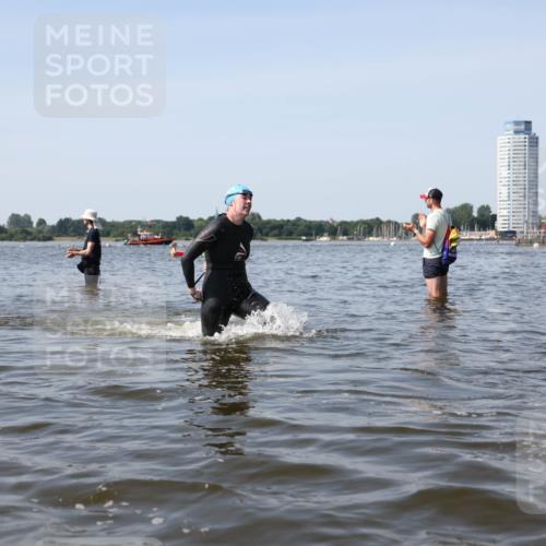 22.06.2025 - Viking Triathlon Michael Strokosch http://msf.ph/oto/8057709 22.06.2025 10:36:38 Schwimmen 42, 232, 251, 332 meine-sportfotos.de