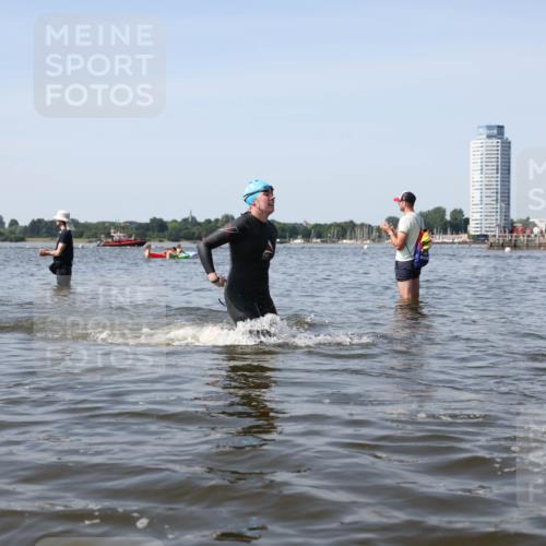 22.06.2025 - Viking Triathlon Michael Strokosch http://msf.ph/oto/8057712 22.06.2025 10:36:39 Schwimmen 42, 232, 251, 332 meine-sportfotos.de